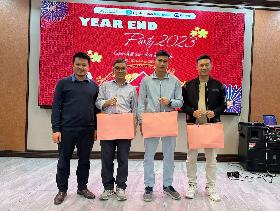 Quà Tết cho các thành viên Ban giám đốc và Cổ đông công ty (2)
