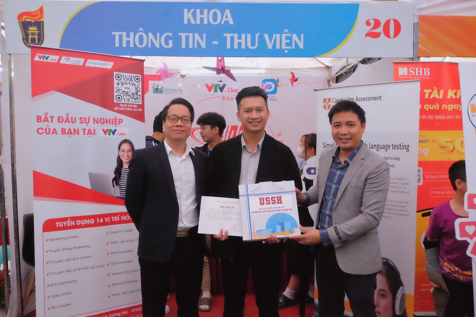 Anh Phạm Đức Tiến, đại diện Công ty cổ phần Hệ sinh thái đấu thầu, tham gia USSH JOB FAIR 2023