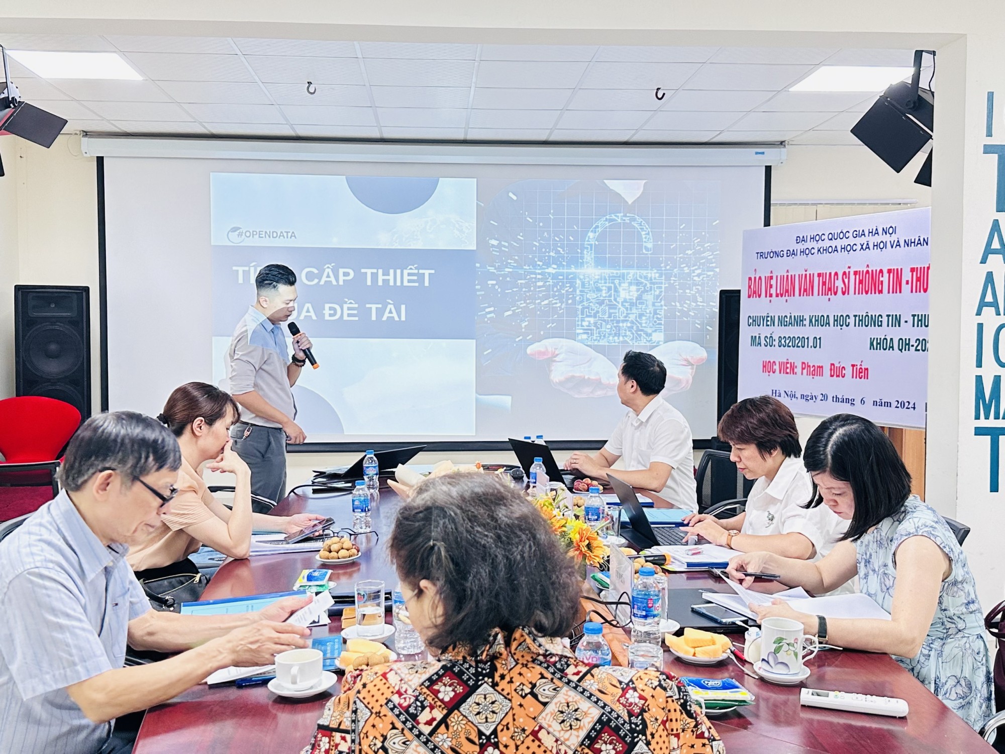 CEO HSTĐT bảo vệ luận văn ThS 5